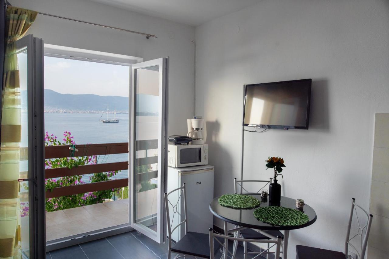 Villa Fjaba - By The Sea - With The Big Terraces & Great Sea View Trogir Eksteriør billede
